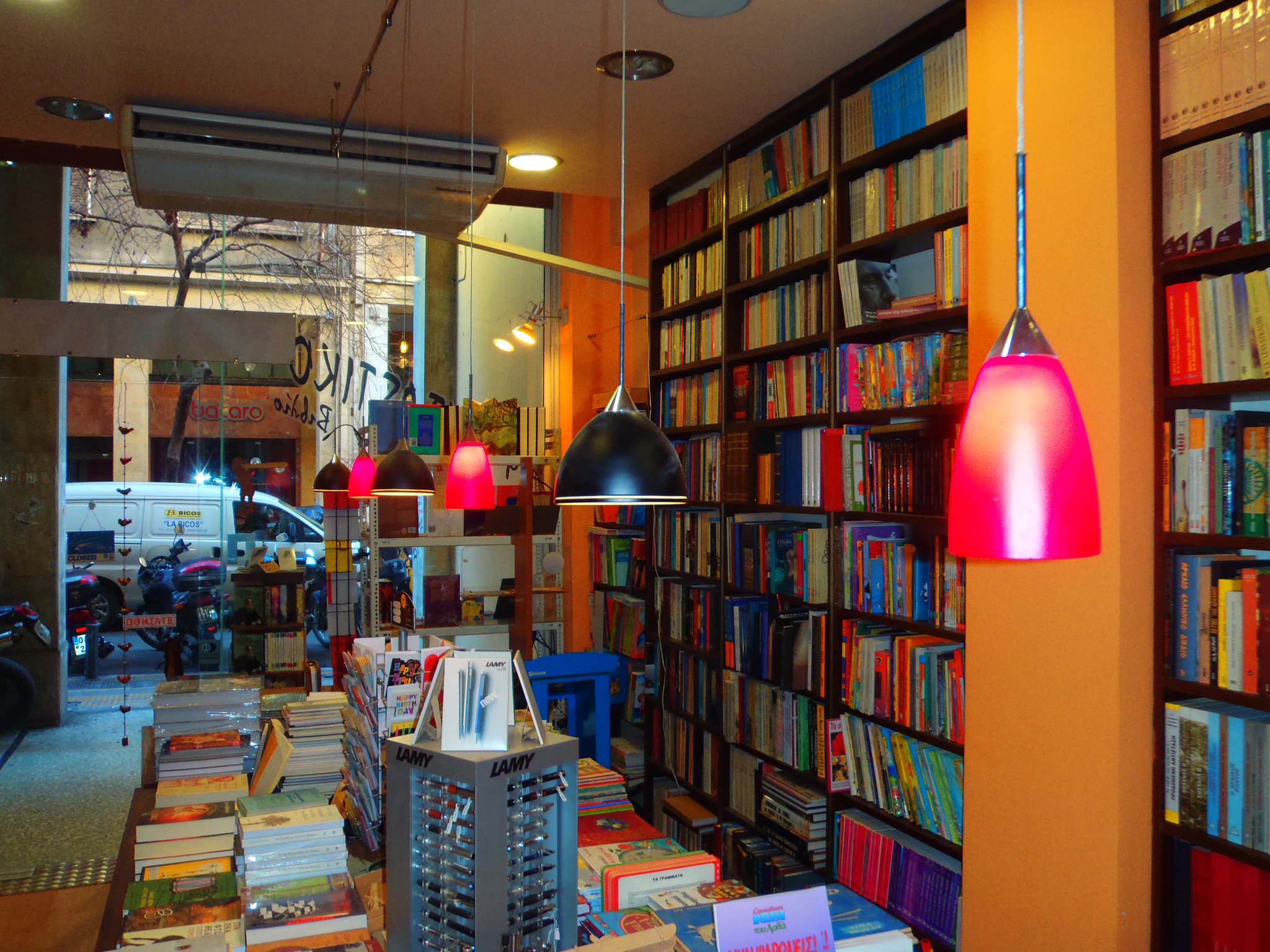 Βιβλιοπωλείο “Πιτσιλός” / “Pitsilos” bookstore